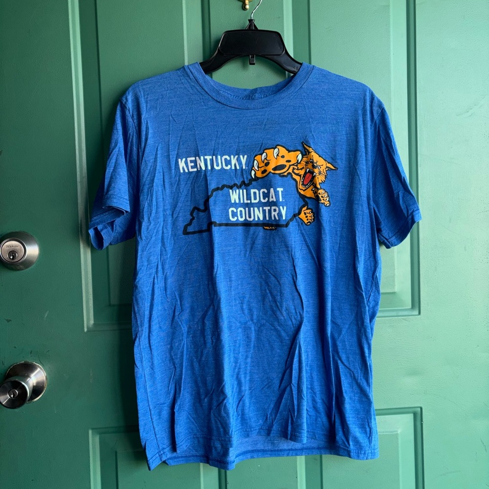 Citizens women’s medium Blue Wildcat Graphic Tee